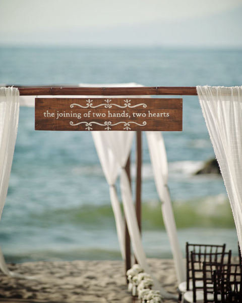 Have a special quote or phrase that speaks to you? Hang it from a wooden archway to make it part of your big day.
Photo by Photoshoots Vallarta via Style Me Pretty
Have a special quote or phrase that speaks to you? Hang it from a wooden archway to make it part of your big day.
Photo by Photoshoots Vallarta via Style Me Pretty