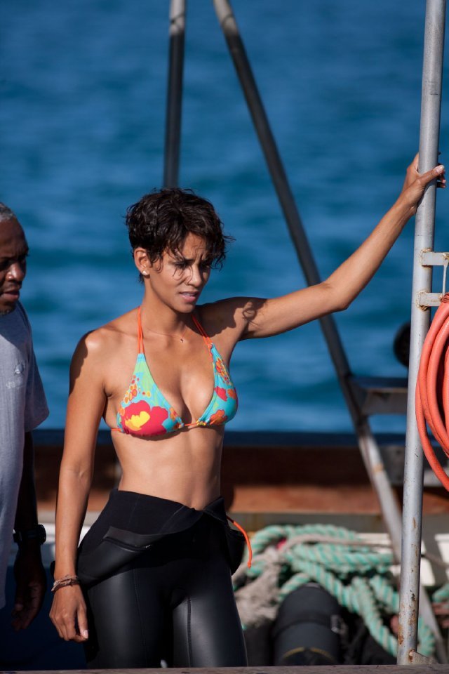 Halle Berry Gets On Knees For A 99 moments in Halle Berry Gets On Knees For A 99 moments in