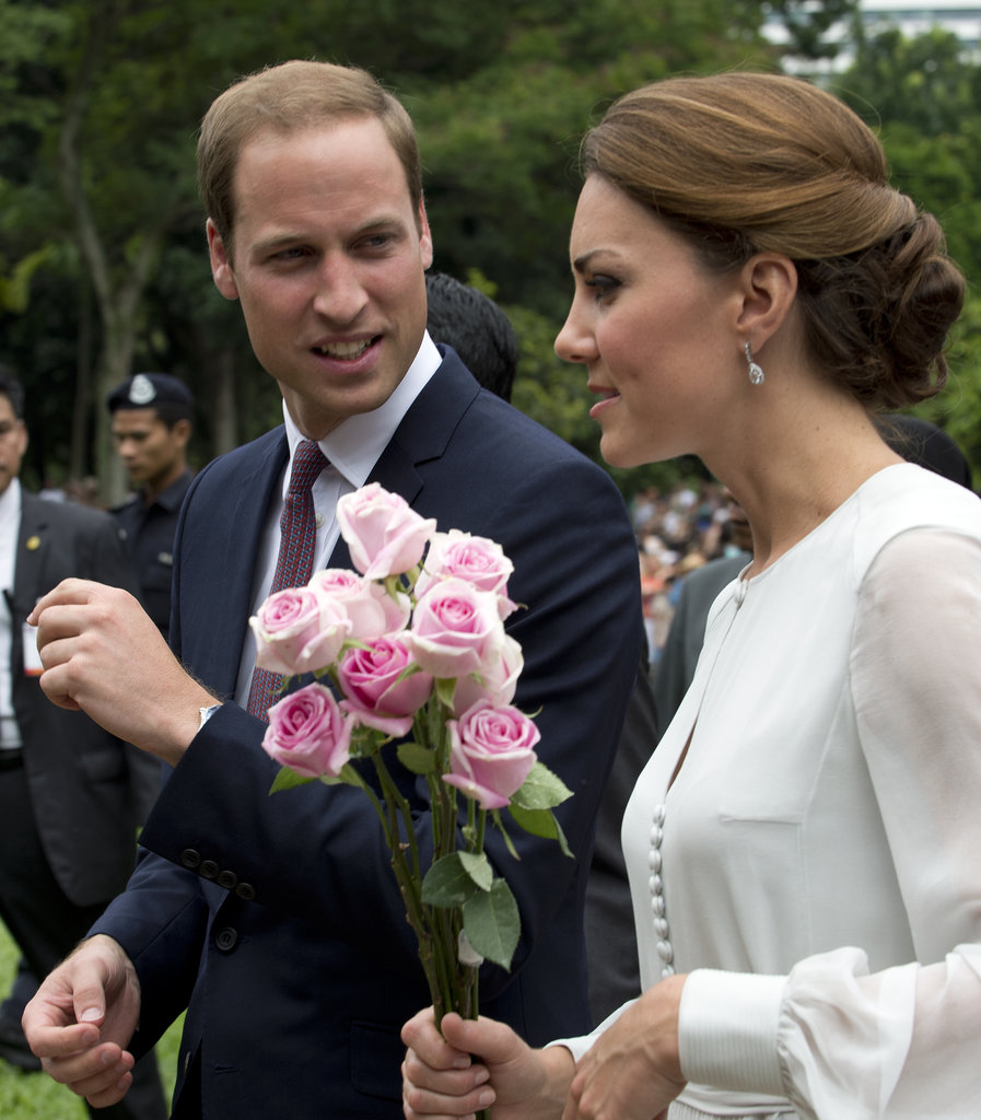 Kate Middleton Barefoot At Mosque Pictures Popsugar Celebrity