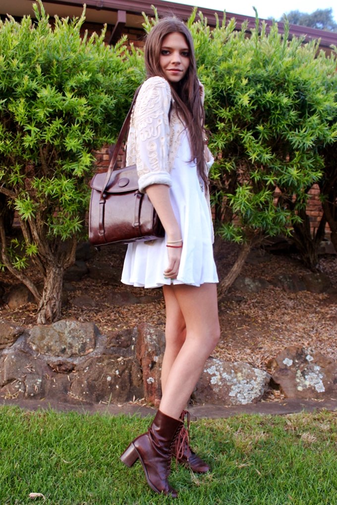 Give your LWD a Fall makeover with deep, oxblood accessories.
Source: Lookbook.nu
Give your LWD a Fall makeover with deep, oxblood accessories.
Source: Lookbook.nu