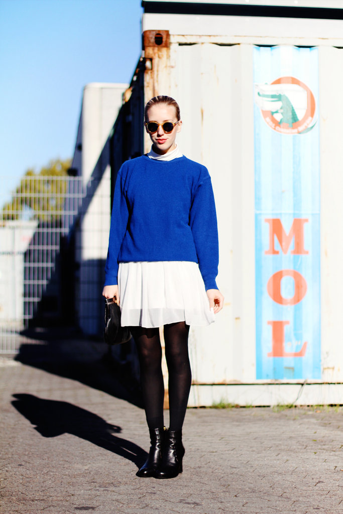 Bold cobalt and a white chiffon skirt take on a new, seasonal identity with black tights and tough-girl ankle boots.
Source: Lookbook.nu
Bold cobalt and a white chiffon skirt take on a new, seasonal identity with black tights and tough-girl ankle boots.
Source: Lookbook.nu