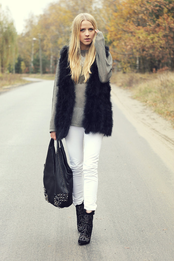 White pants look totally seasonal with a touch of fur and a pair of studded ankle boots.
Source: Lookbook.nu
White pants look totally seasonal with a touch of fur and a pair of studded ankle boots.
Source: Lookbook.nu