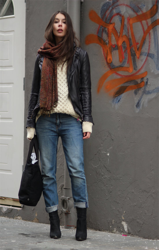 A cozy sweater and scarf give seasonal warmth to boyfriend denim and on-trend ankle boots.
Source: Lookbook.nu
A cozy sweater and scarf give seasonal warmth to boyfriend denim and on-trend ankle boots.
Source: Lookbook.nu