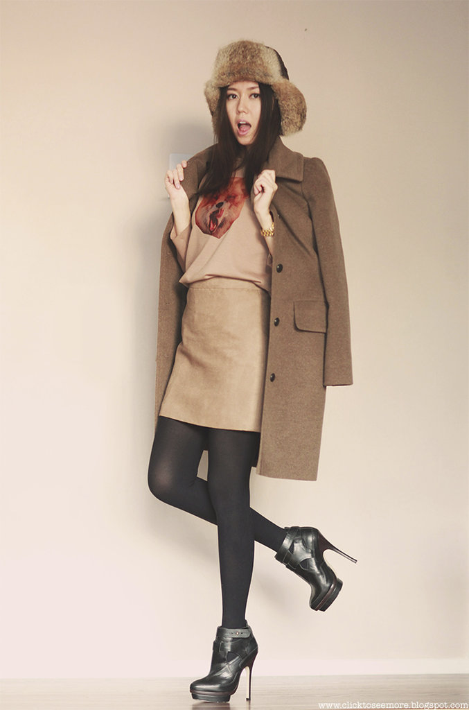 Give sophisticated separates a cold-weather twist with tights and a fur trapper.
Source: Lookbook.nu
Give sophisticated separates a cold-weather twist with tights and a fur trapper.
Source: Lookbook.nu