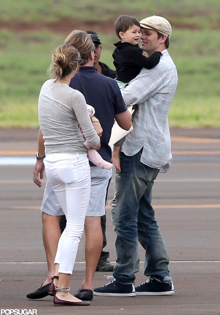 Gisele Bündchen and Tom Brady held onto their youngest children in | Gisele Jets to Hawaii With ...