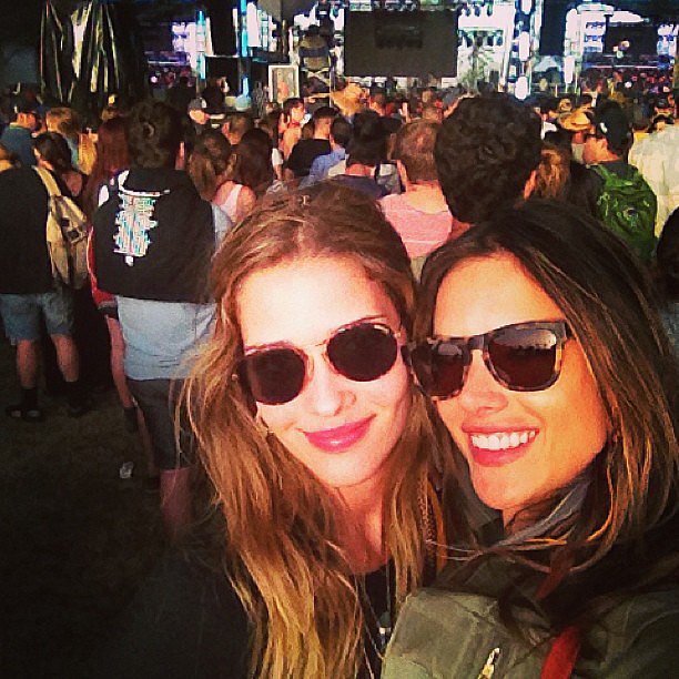 Alessandra Ambrosio shared a picture with her friend Anna Beatriz Barros on Sunday.
Source: Instagram user alecambrosio
Alessandra Ambrosio shared a picture with her friend Anna Beatriz Barros on Sunday.
Source: Instagram user alecambrosio
