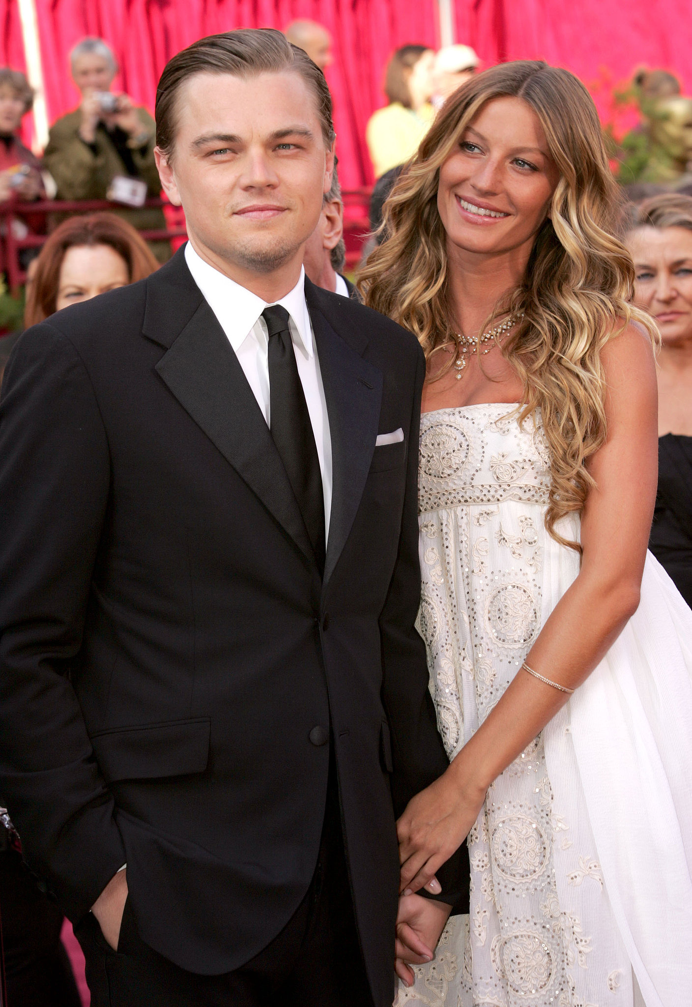 At the March 2005 Academy Awards, Leo walked the red carpet with | Leonardo DiCaprio ...1408 x 2048