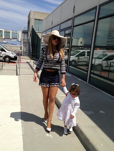 Mariah Carey and daughter Monroe made a stylish arrival in France.
Source: Twitter user MariahCarey
Mariah Carey and daughter Monroe made a stylish arrival in France.
Source: Twitter user MariahCarey
