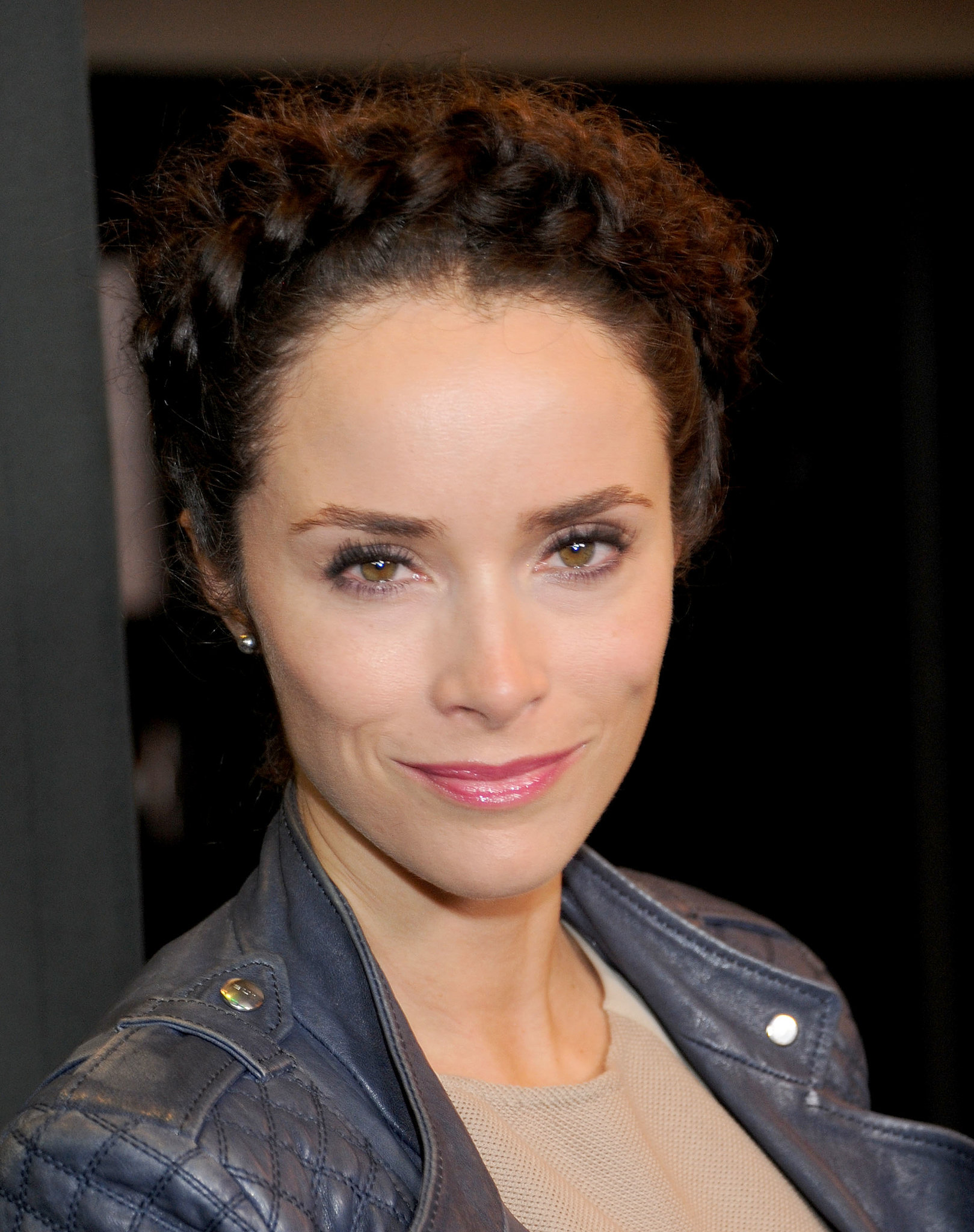 Abigail Spencer: Facebook Fan Page Explodes - t388mn9