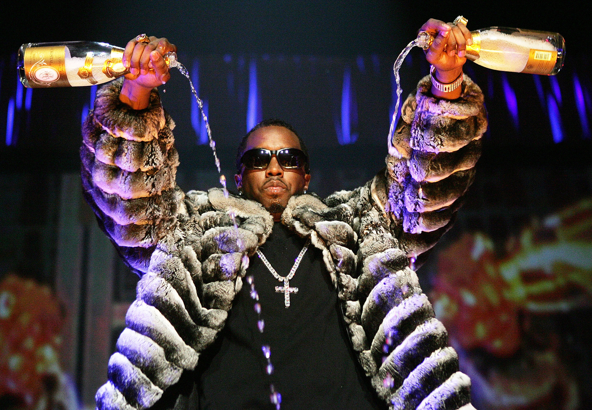 Diddy-double-fisted-his-Champagne-bottles-during-performance-NYC.jpg