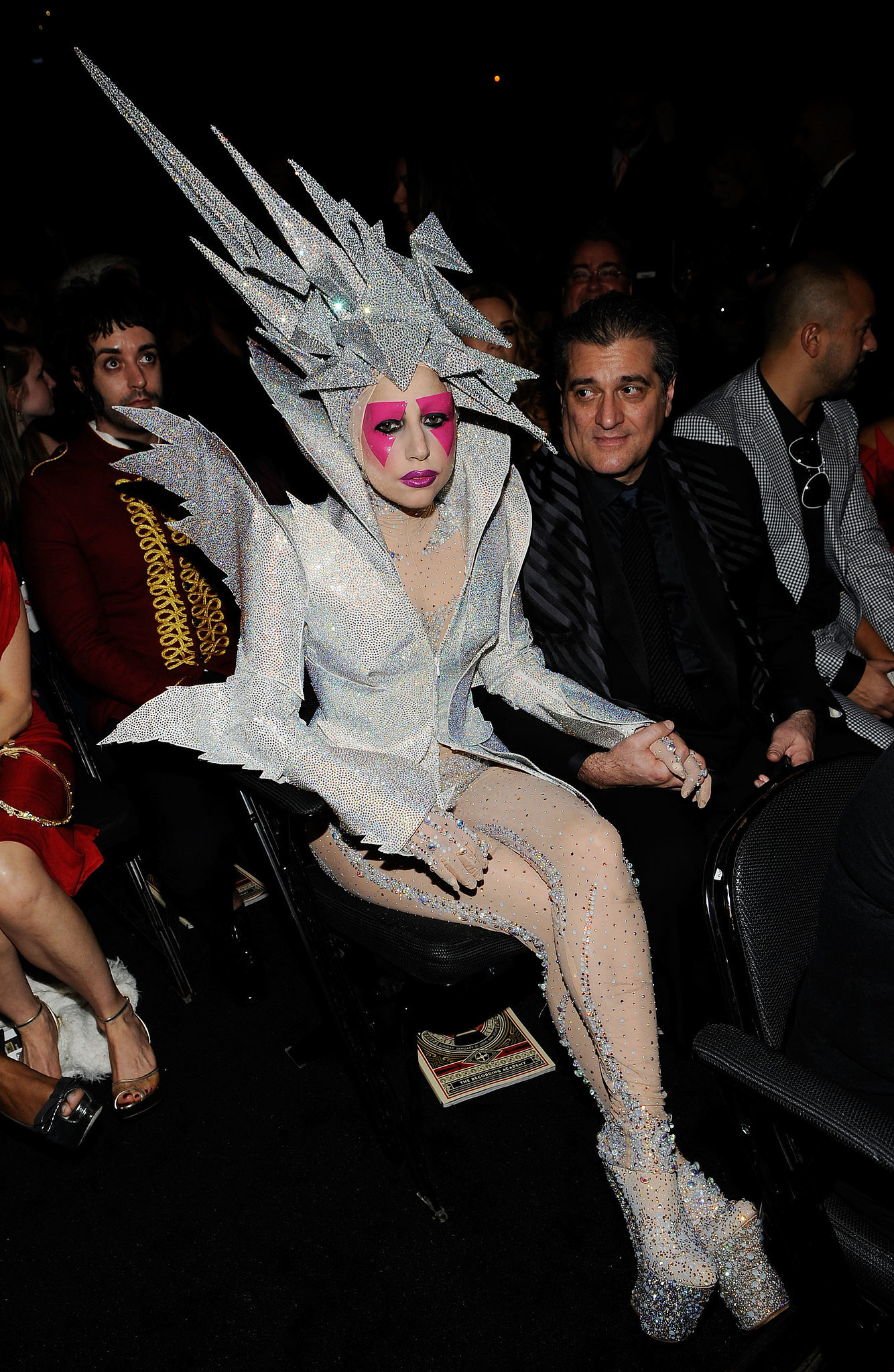 Леди Гага показала новый эпатажный образ - певица блистает с ярким ...