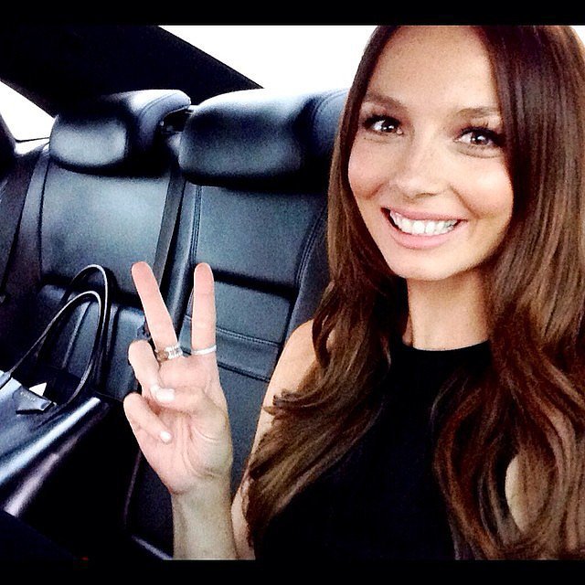 Peace Sign Selfie From Ricki Lee Coulter Aussie Models In Lingerie Lead This Weeks Celebrity