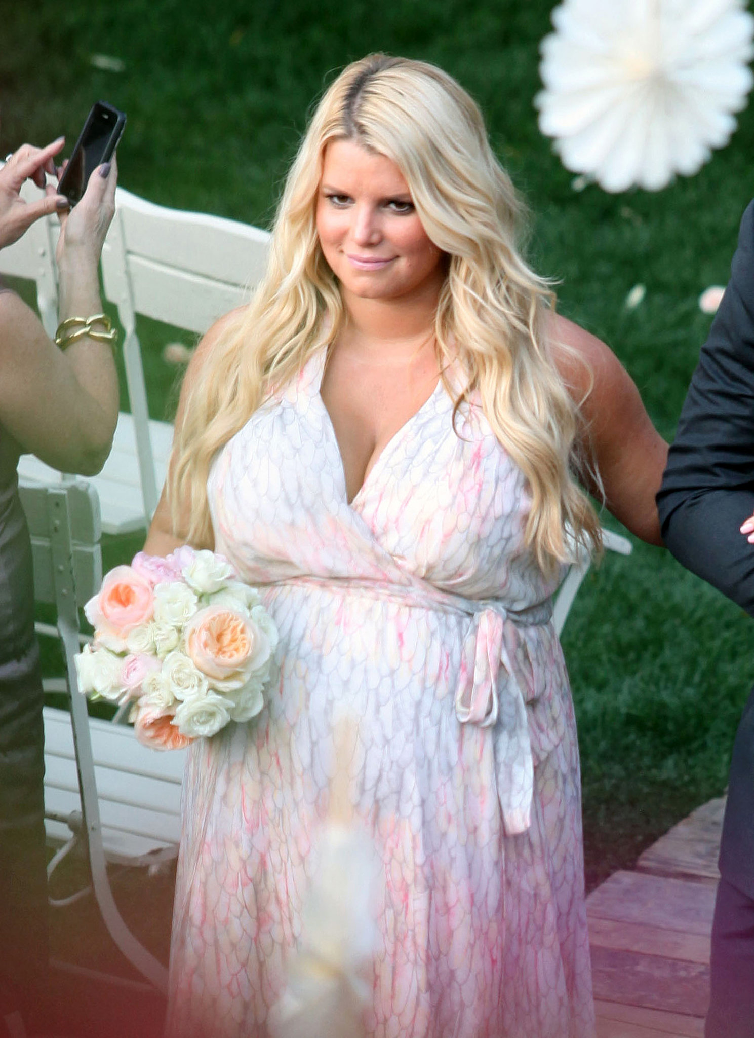 pictures of jessica simpsons wedding dress