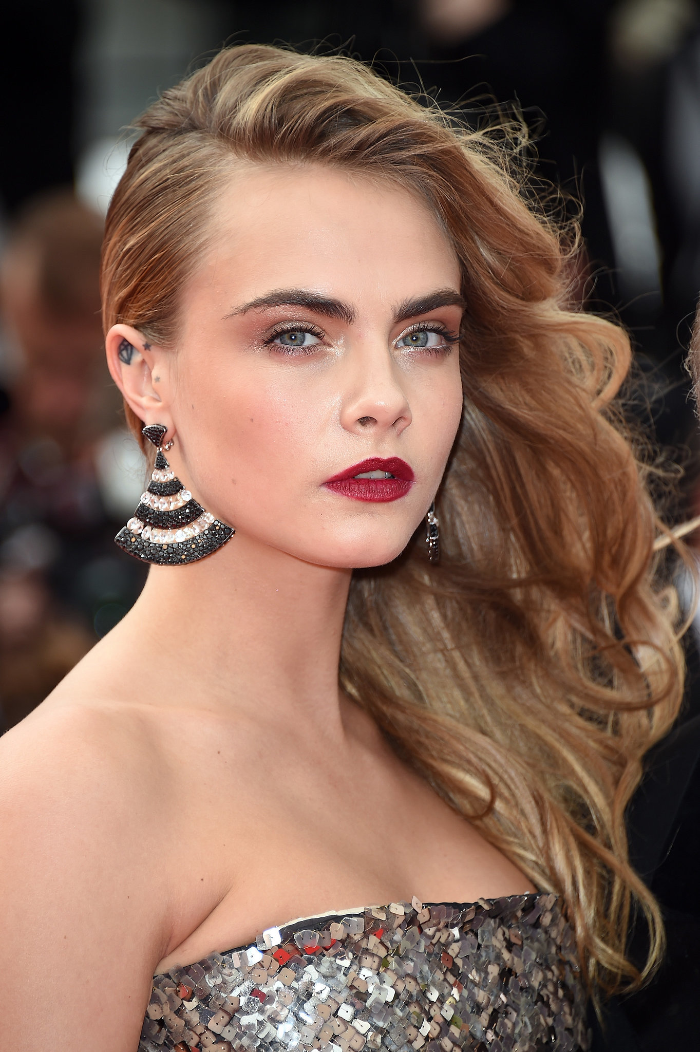 Cara Delevingne | Models Light Up the amfAR Runway With Red-Hot Lips