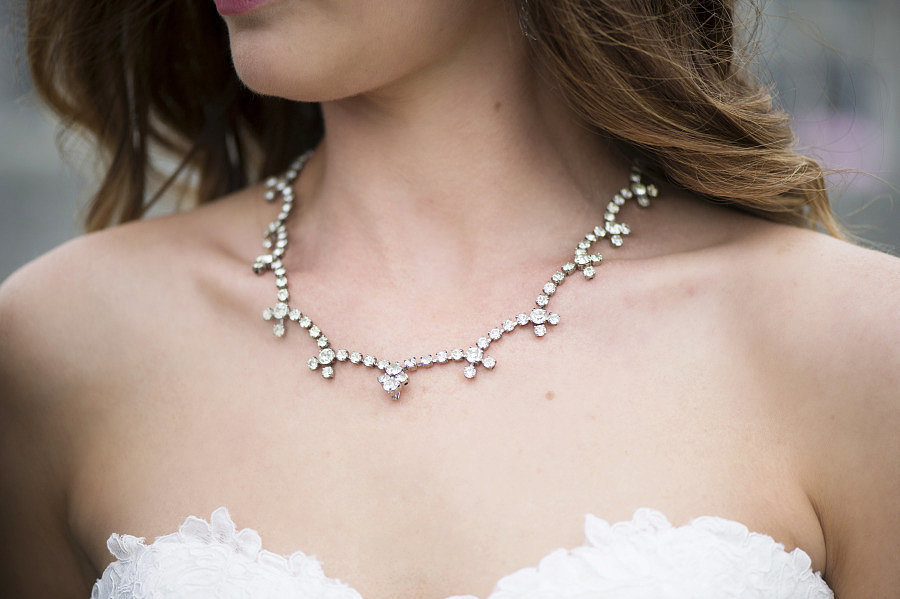 Opt for delicate shine Opt for delicate shine