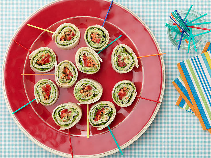 Roasted Turkey and Basil Cream Cheese Pinwheel Sandwiches Roasted Turkey and Basil Cream Cheese Pinwheel Sandwiches