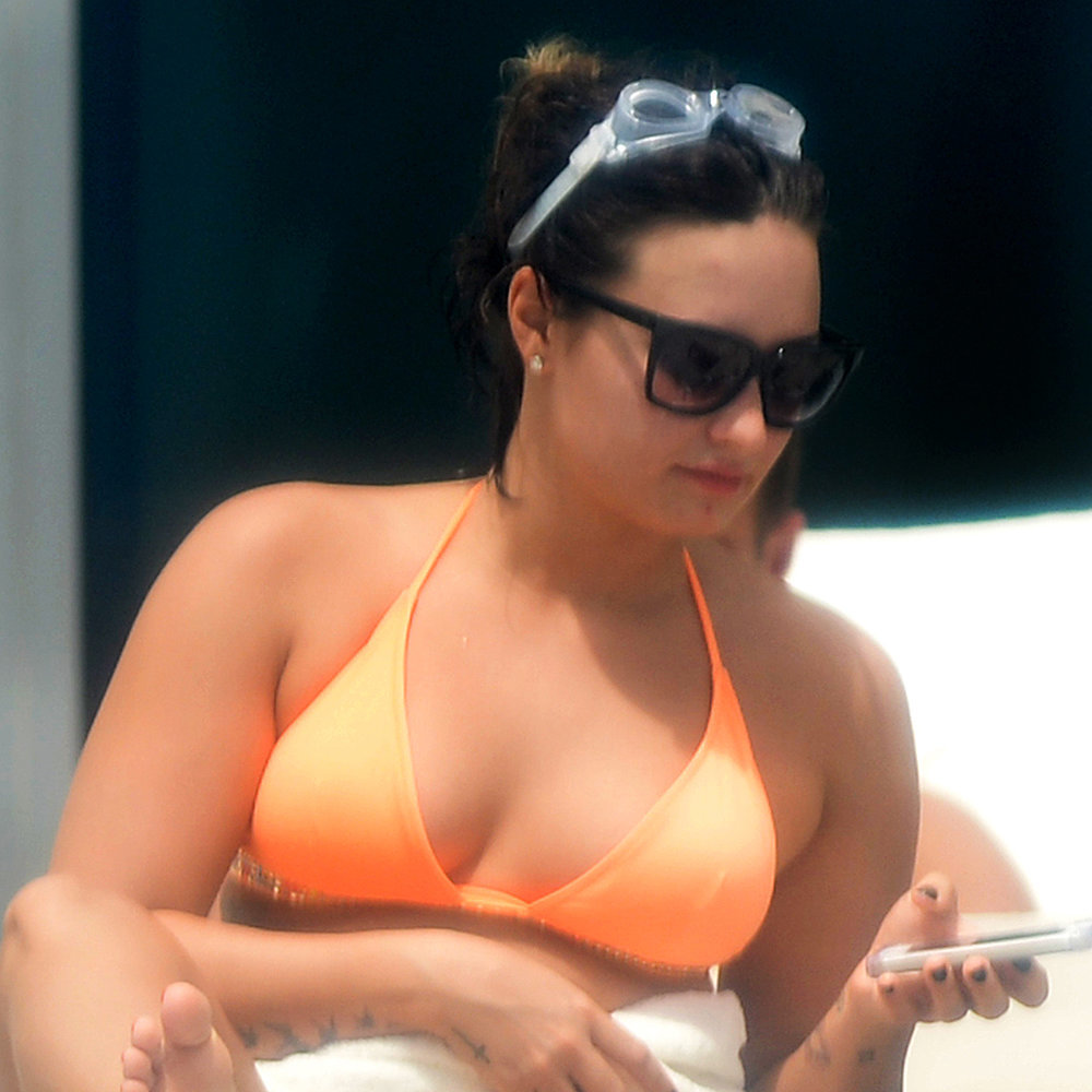 Demi Lovato In A Bikini In Miami Photos Popsugar Celebrity 7233