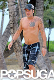 Shirtless Keith Urban Shows Tattoos