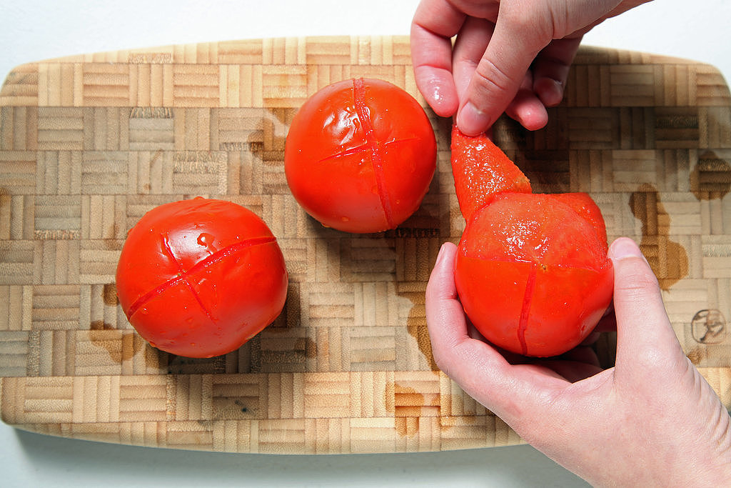 Peeling Tomatoes Peeling Tomatoes