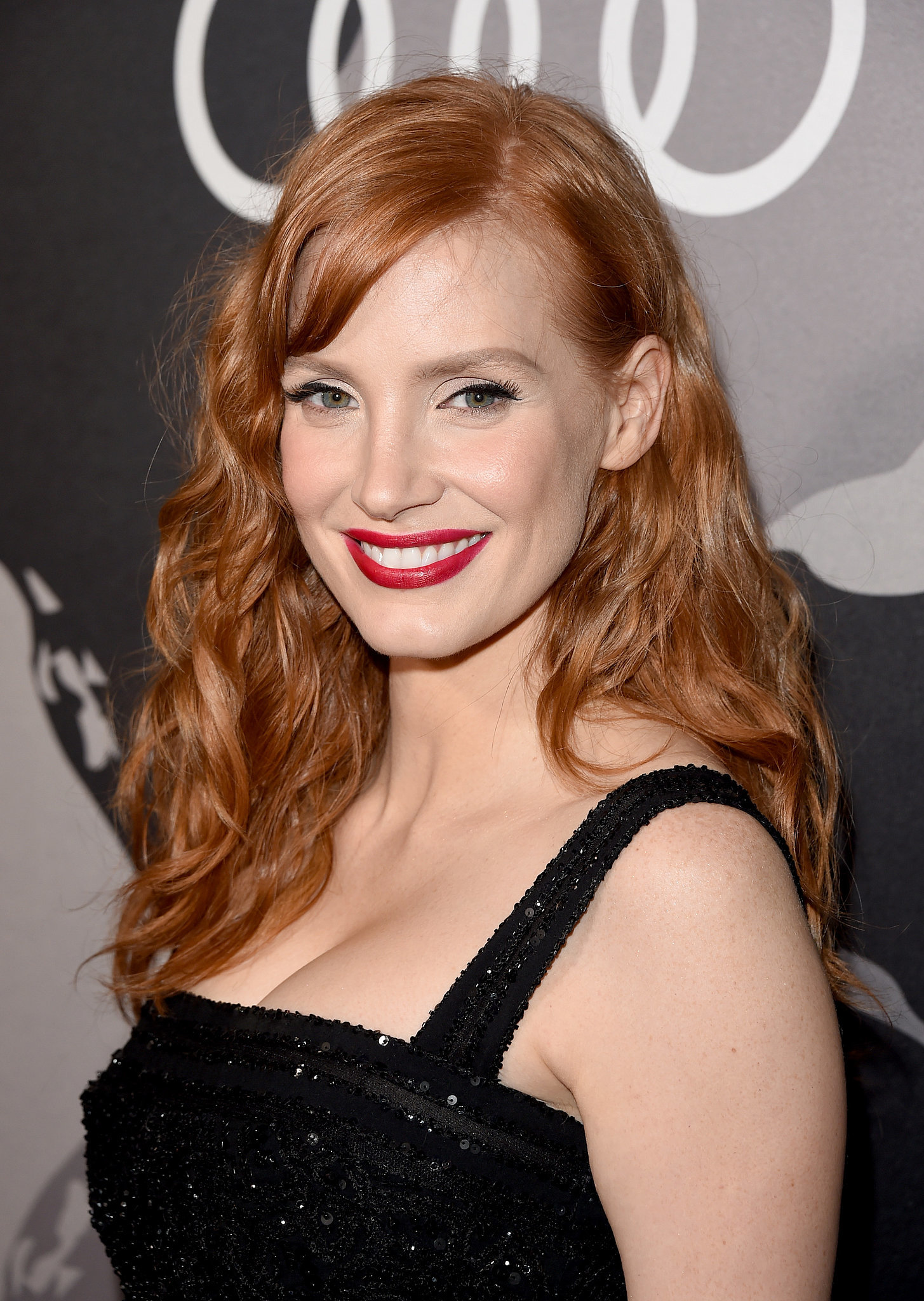 Jessica Chastain Sarah Hylands Shimmery Shadow Is The Perfect Shade 5350