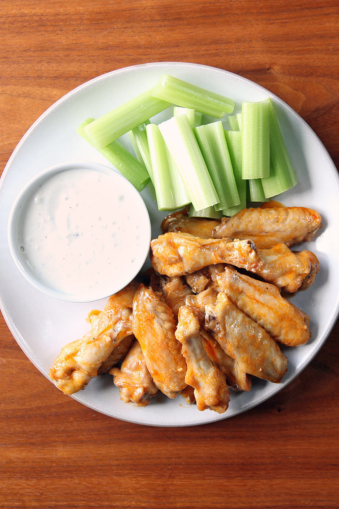 Buffalo Wings With Blue Cheese Dipping Sauce Buffalo Wings With Blue Cheese Dipping Sauce