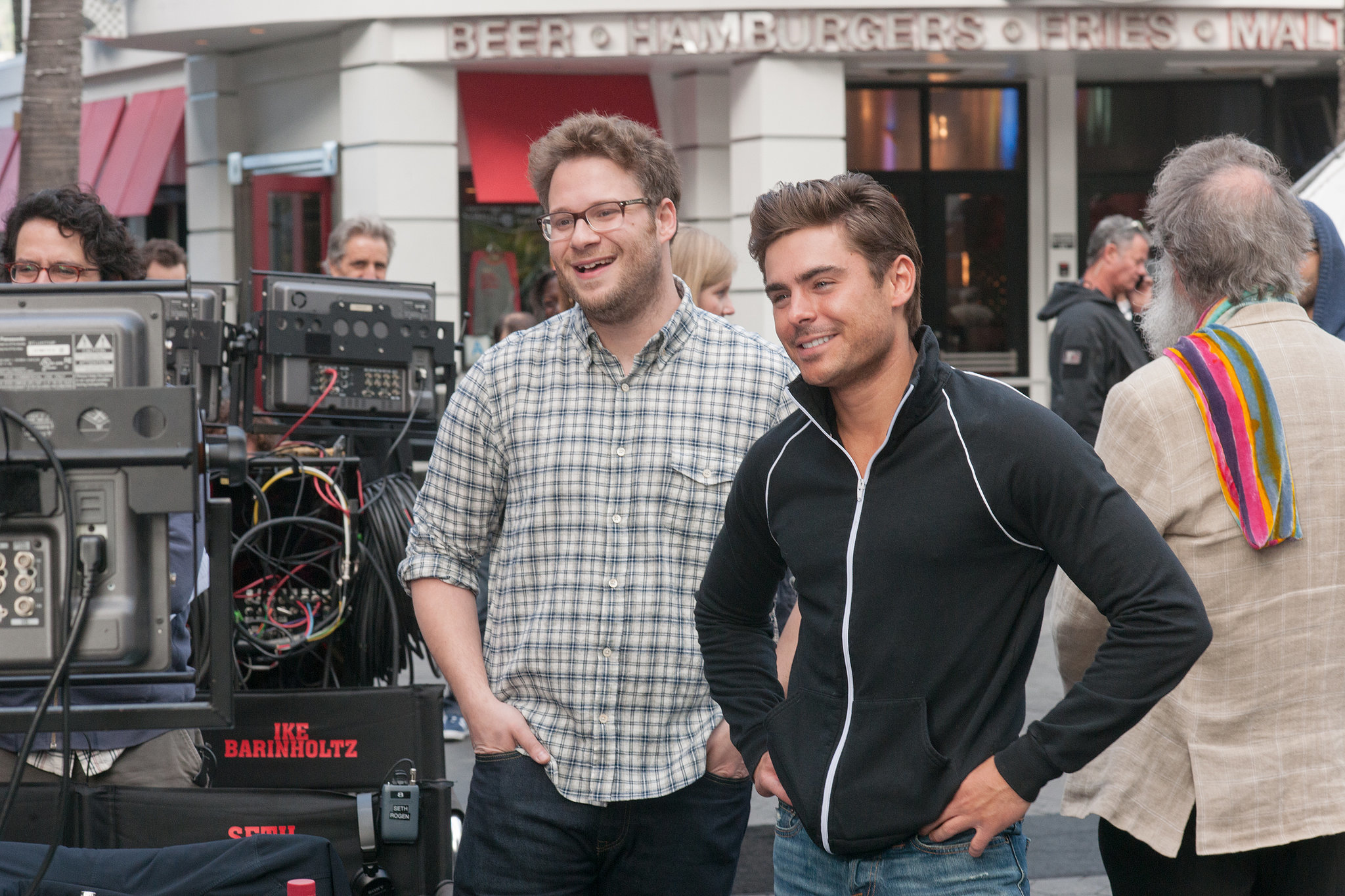 Zac Efron, Seth Rogen Arrive at the 'Neighbors' Premiere (Photos) – The  Hollywood Reporter