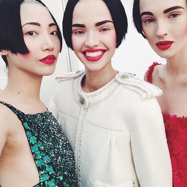 Models Sported Identical '20s Inspired Hair and Makeup