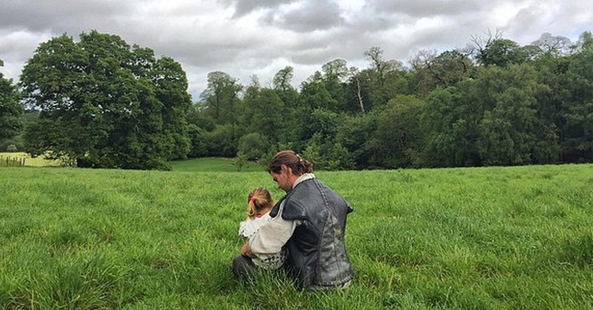 Doting Dad Chris Hemsworth Will Make Your Heart Melt - POPSUGAR