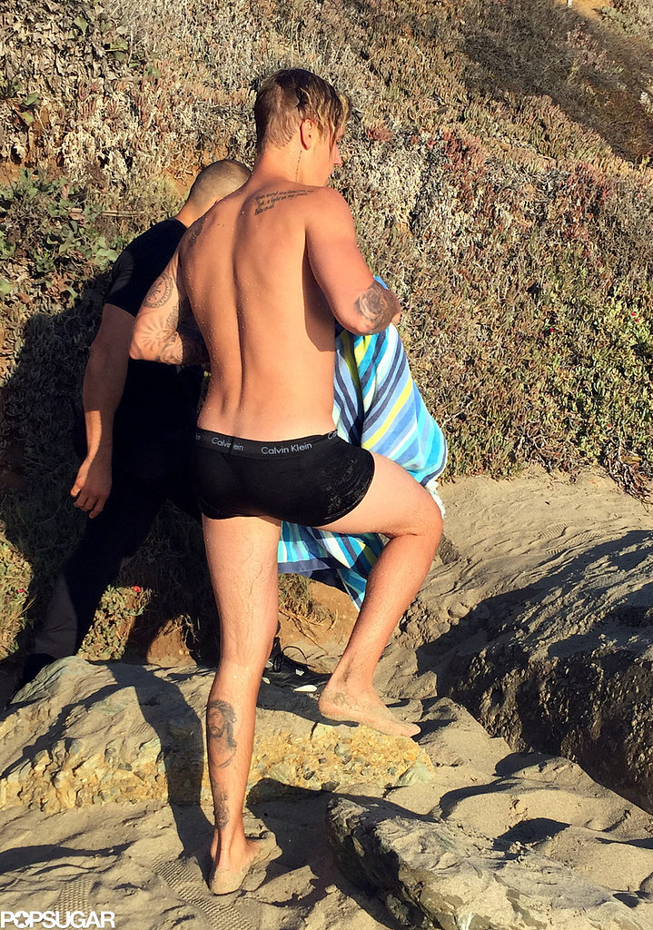 Shirtless-Justin-Bieber-Beach-August-2015-Pictures.jpg