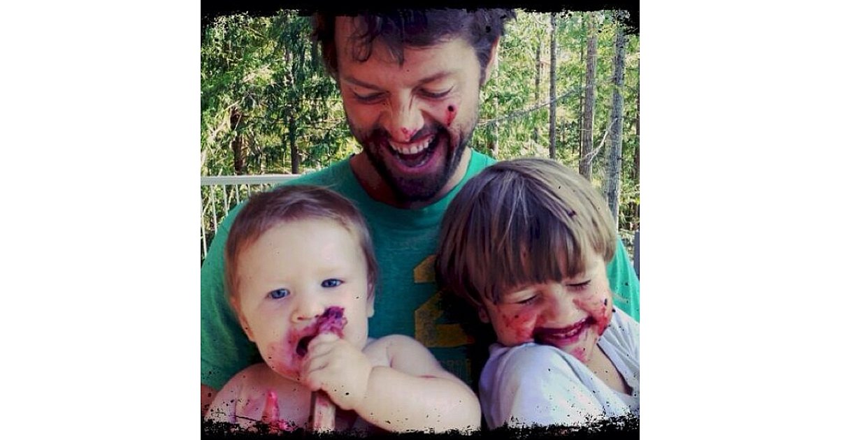 Misha and his kids were covered in blackberry juice in an adorable Supernatural Star Misha