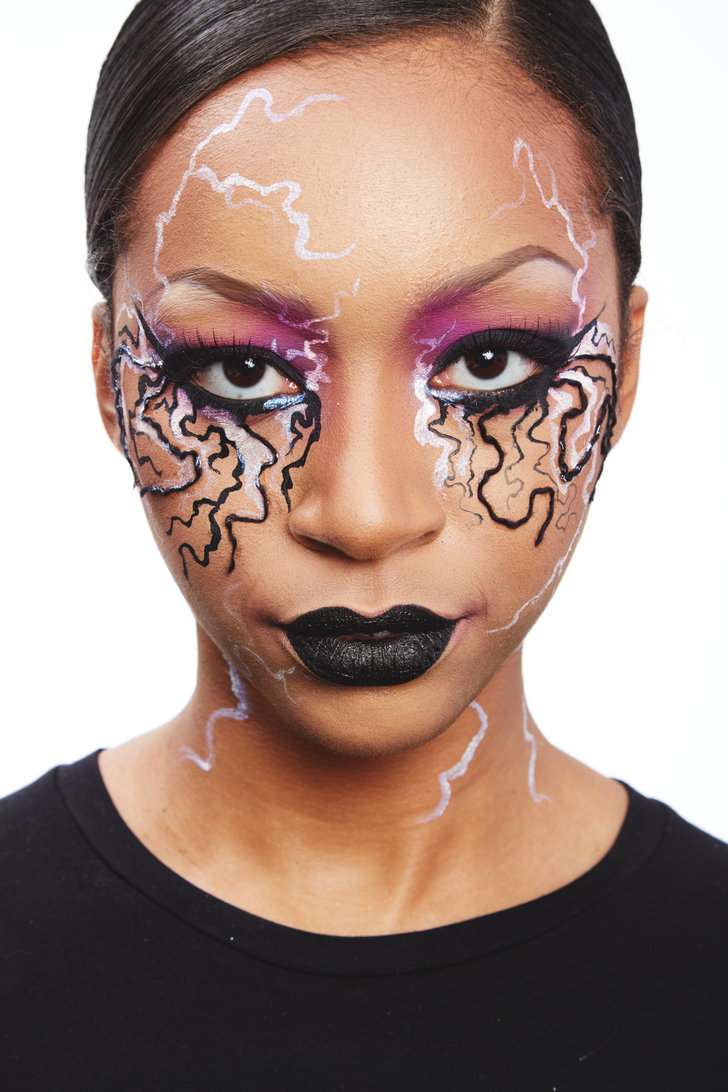 Halloween Hack 10 3D Veins That Pop 10 Halloween Makeup Hacks That