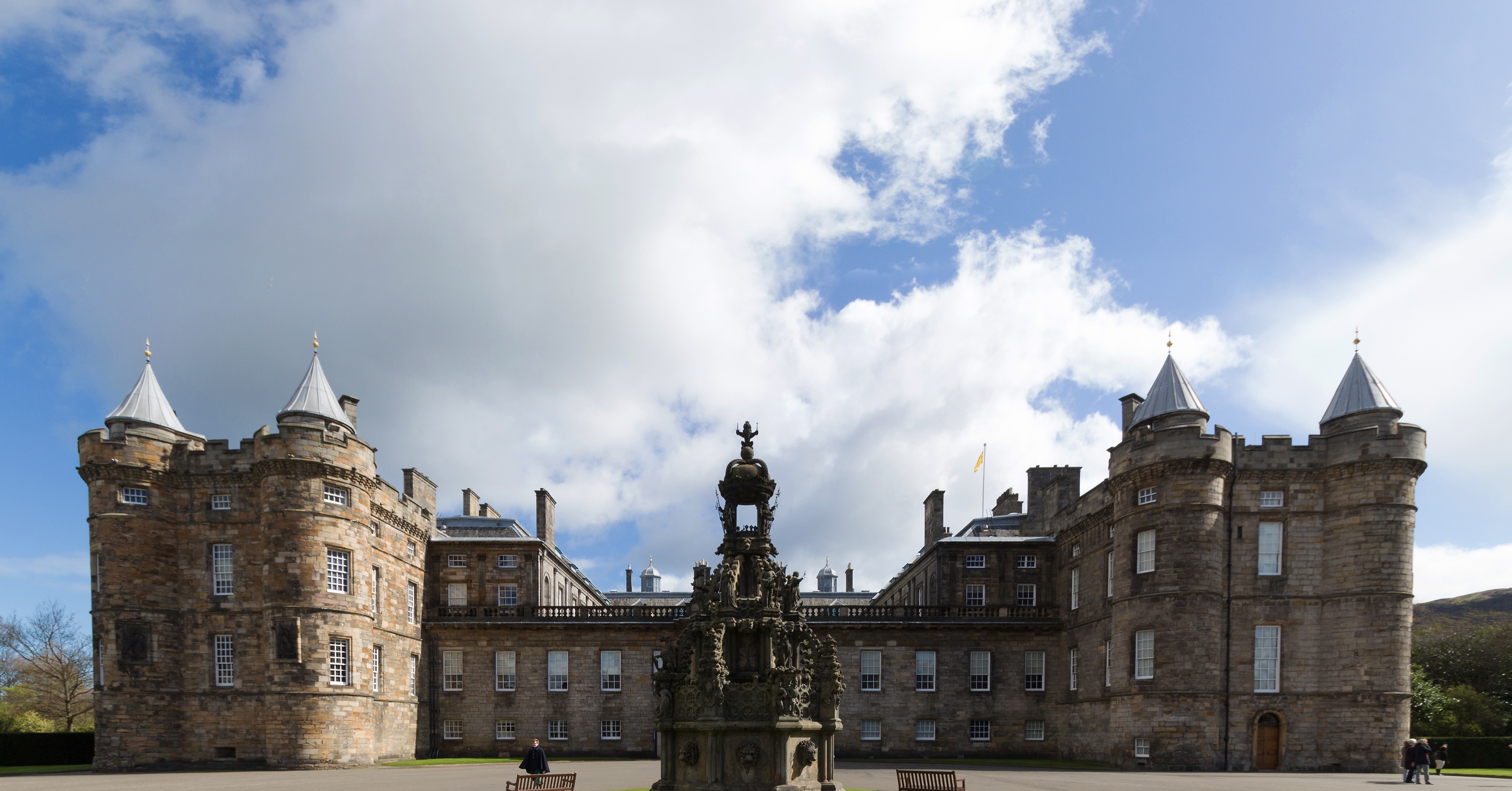1. Palace of Holyroodhouse A MindBlowing Tour of Queen Elizabeth II