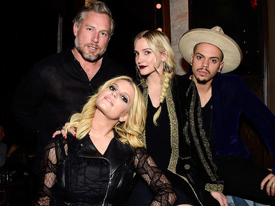 dating ashlee simpson Ashlee simpson and evan ross began dating in mid-2013 ross popped the question in january of 2014. dating ashlee simpson Ashlee simpson and evan ross began dating in mid-2013 ross popped the question in january of 2014.