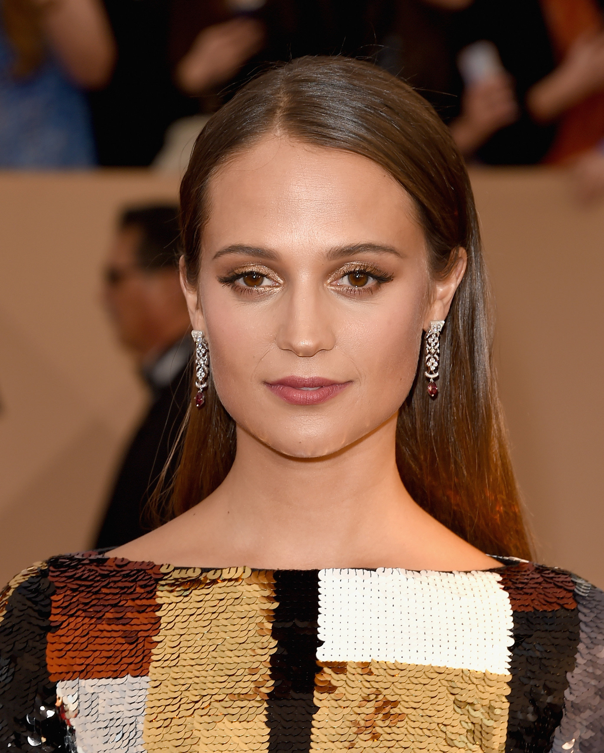 Alicia Vikander See Every Breathtaking Beauty Look From The 2016 Sag