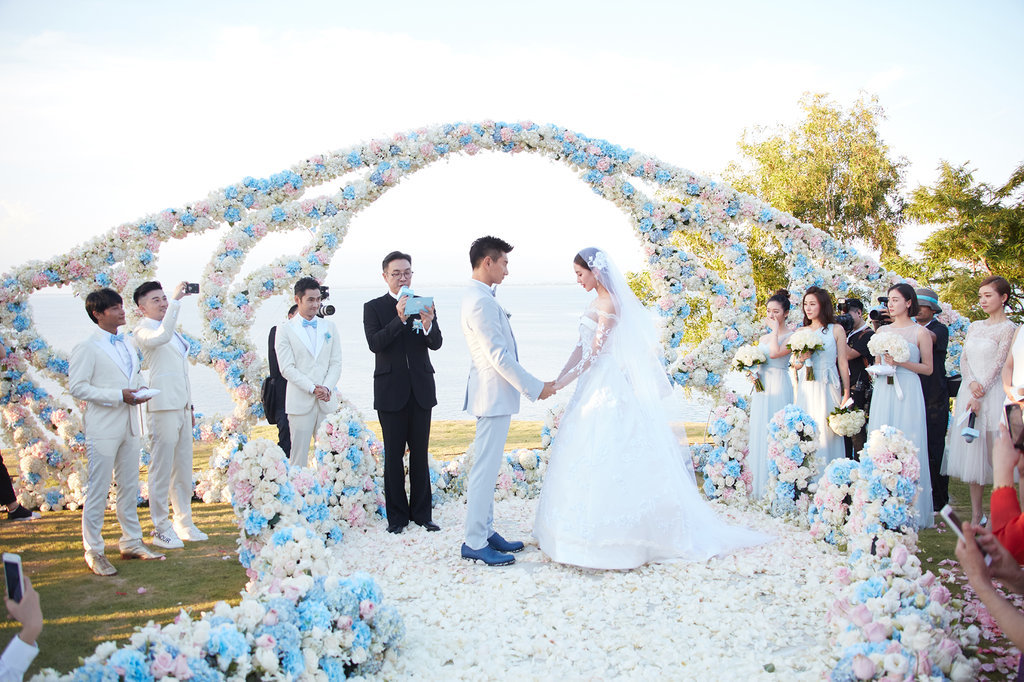 Liu-Shishi-Carven-Wedding-Dress.jpg
