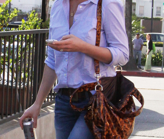 Match the Celeb With the Cell Phone Match the Celeb With the Cell Phone
