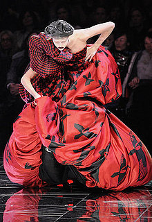 Trippy Shoes: Models Fear Next Step at Alexander McQueen, Tatjana Patitz Wobbles at Hermes Trippy Shoes: Models Fear Next Step at Alexander McQueen, Tatjana Patitz Wobbles at Hermes
