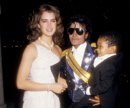 Both Brooke Shields and Emmanuel Lewis were good friends of Michael's. The trio hung out together at the 1984 Grammys.
Both Brooke Shields and Emmanuel Lewis were good friends of Michael's. The trio hung out together at the 1984 Grammys.