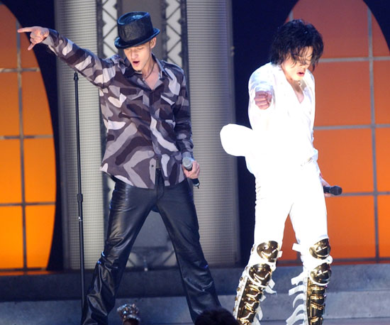 Justin Timberlake and MJ performed together at his 30th Anniversary Special in NYC in September 2001.
Justin Timberlake and MJ performed together at his 30th Anniversary Special in NYC in September 2001.