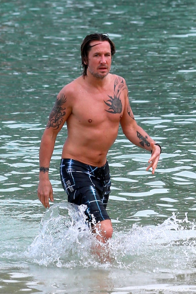 Keith Urban Shirtless in Hawaii Pictures POPSUGAR Celebrity