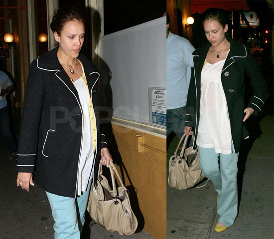 Feeding Time For Jessica Alba Feeding Time For Jessica Alba