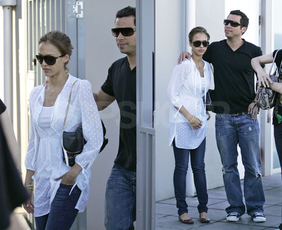 Jessica & Cash Are Not Asunder While Down Under Jessica & Cash Are Not Asunder While Down Under