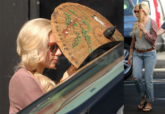 Scarlett Needs An Entourage Scarlett Needs An Entourage