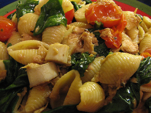 Yummy Link: Tuna Pasta with Tomatoes and Spinach Yummy Link: Tuna Pasta with Tomatoes and Spinach