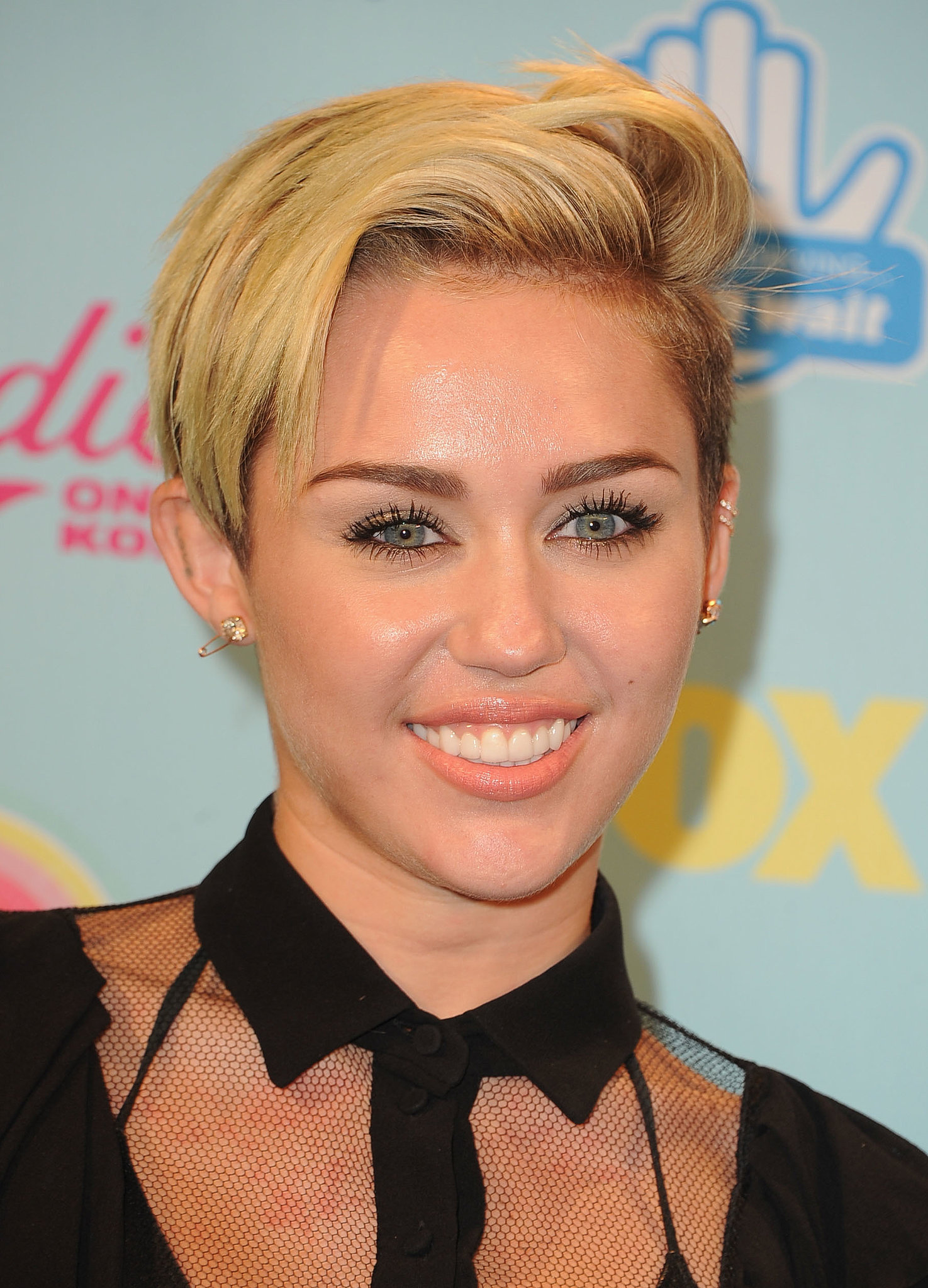 Miley Cyrus styled her signature coif in a sideswept style. | Choice ...