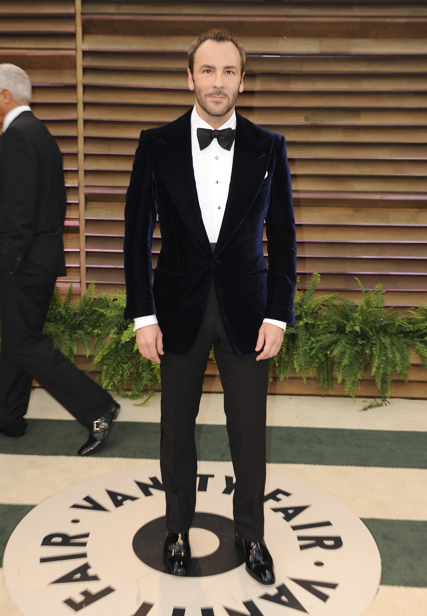 Tom Ford wore one of his own velvet suit jackets to the Vanity Fair ...