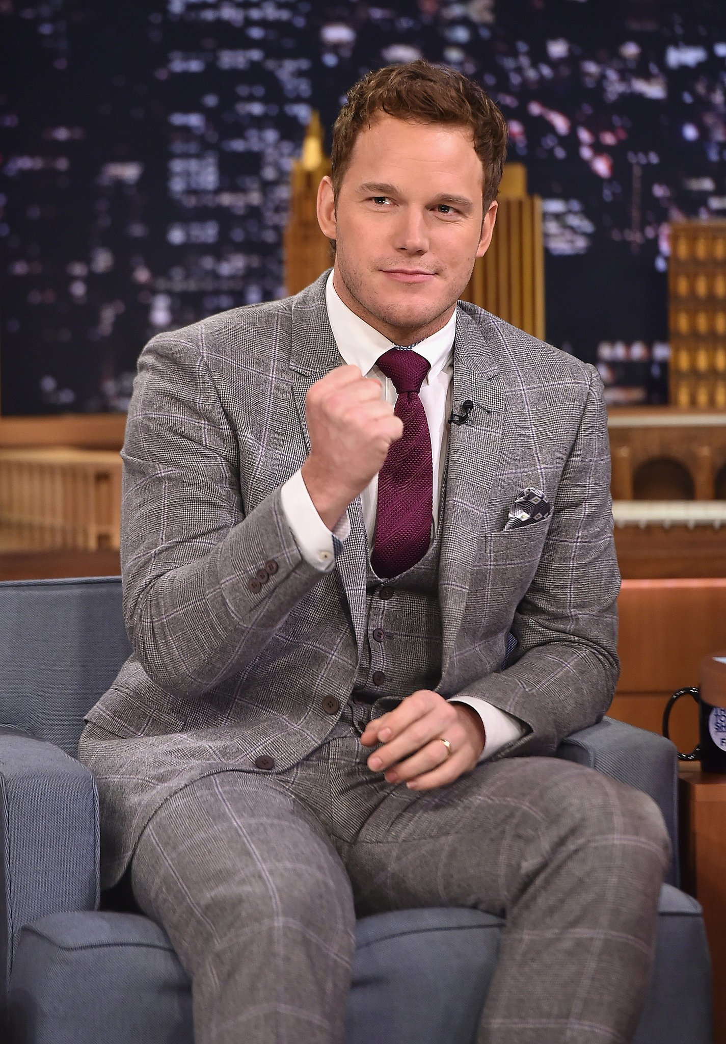 Chris Pratt looked dashing in a suit on The Tonight Show Starring | Can ...