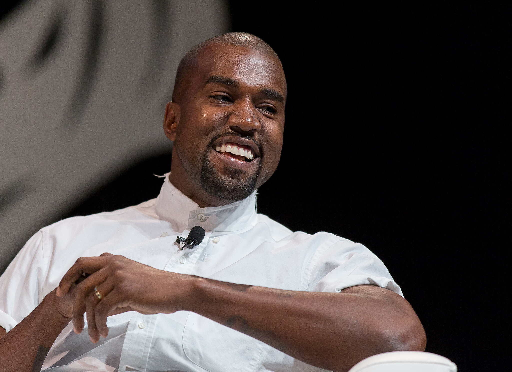 Kanye West Tweets About Not Smiling Popsugar Celebrity 