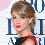 Taylor Swift's Hair and Makeup at the Brit Awards 2015 | POPSUGAR Beauty