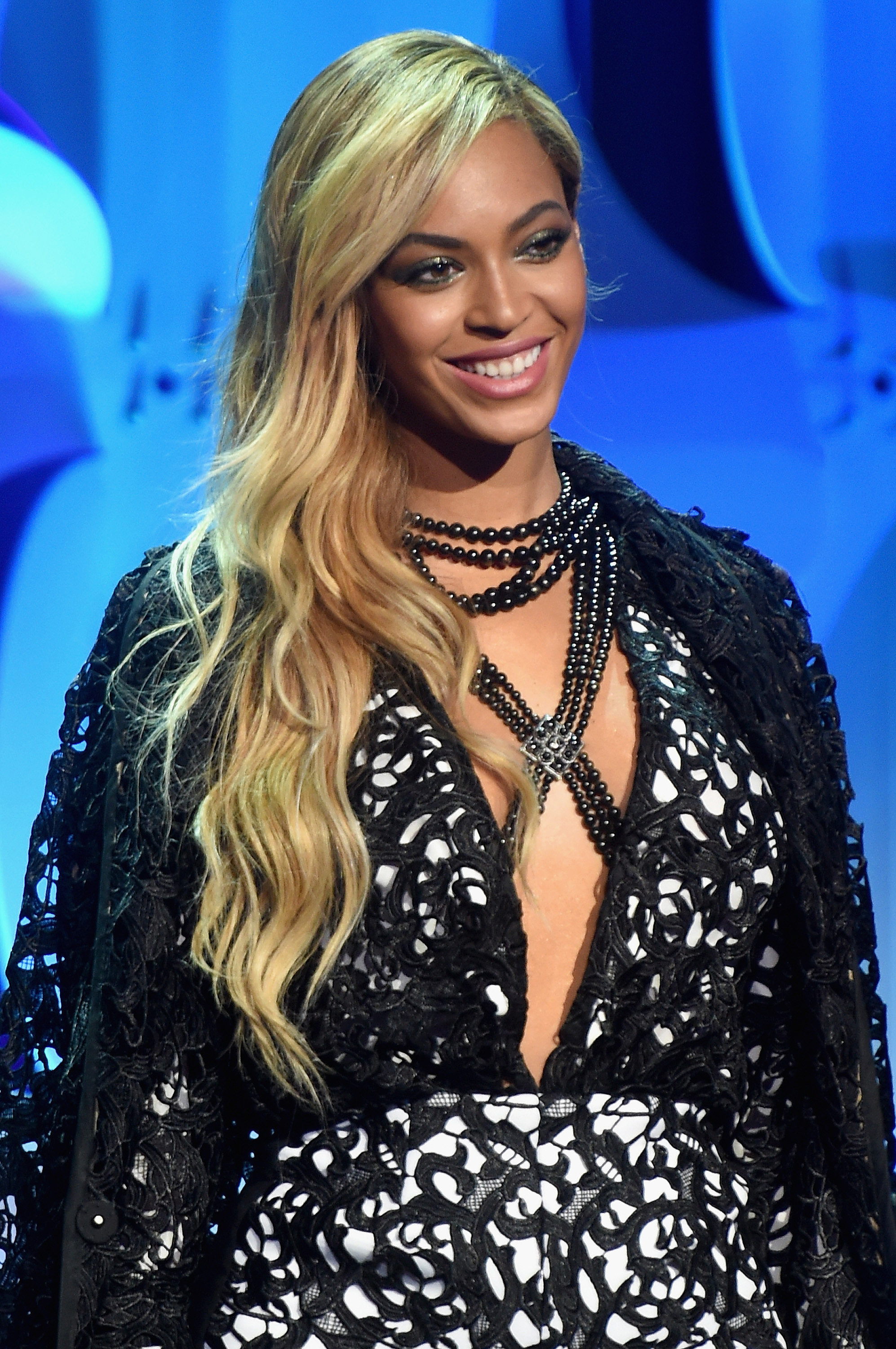 Fashion, Shopping & Style | Queen Bey Shows Us the Sexiest Way to Wear ...